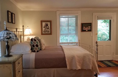Goshen Bed & Breakfast | Hummingbird Inn