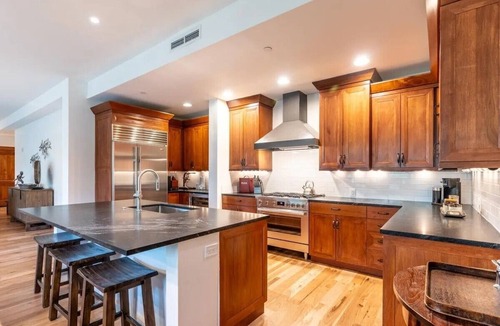 Avon Condo | Hummingbird Lodge A101 — True Ski-In/Ski-Out Best Ski Access in Bachelor Gulch