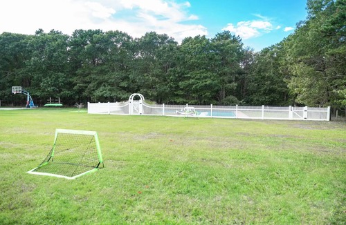 Quioque House | Humongous Hampton Home - 6BDRM/4 Baths