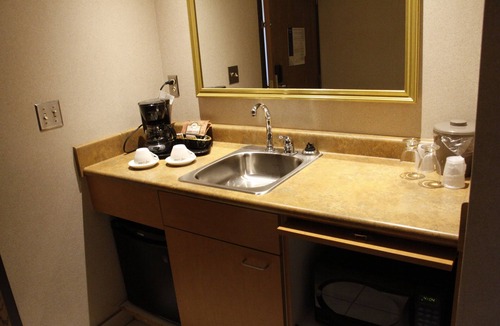 Downtown Winnipeg Hotel | Humphry Inn & Suites