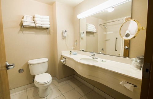 Downtown Winnipeg Hotel | Humphry Inn & Suites