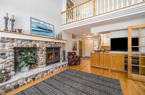 Maple City House | Hunnypot Pines