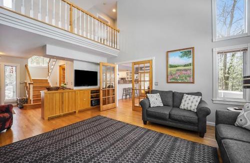 Maple City House | Hunnypot Pines