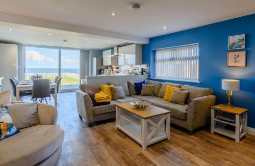 Reighton House | Hunroe Brow