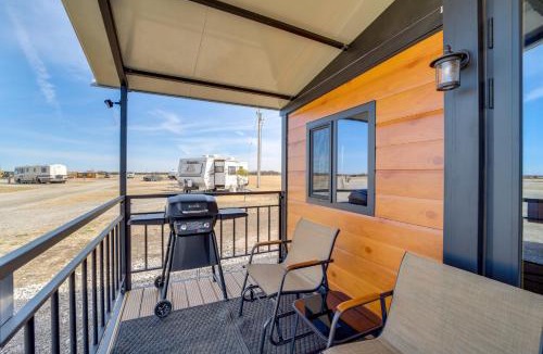 Nowata House | Hunt, Fish & Explore! Tiny Home Near Oologah WMA