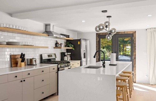 Hunter House | Hunter Bungalow - Luxury Cabin, Kid-Friendly
