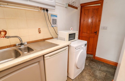 Haltwhistle Cottage | HUNTER COTTAGE, pet friendly, with a garden in Haltwhistle