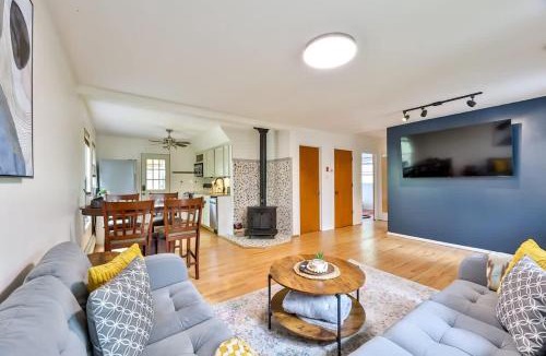 Hunter House | Hunter Hideaway with Hot Tub