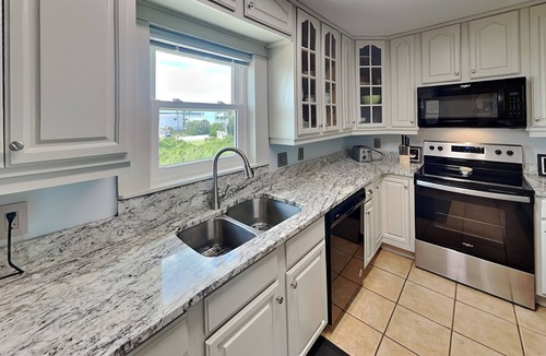 Crescent Beach Cottage | Hunter's Haven by Distinctive Beach Rentals