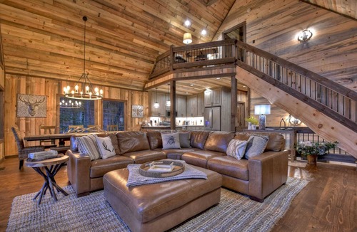 Epworth Cabin | Hunter's Treehouse | Free Night Offer!