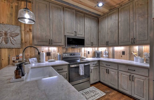 Epworth Cabin | Hunter's Treehouse | Free Night Offer!