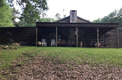 Woden Cabin | Hunter Style Lodge located on a bass Mecca lake with country views.