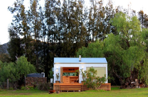 Pokolbin Cabin | Hunter Valley Vineyard Cabin by Outpost