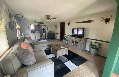 Palisade House | Hunters and Anglers welcomed