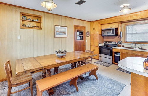 Hickory Plains House | Hunters Hideaway in Hazen w/Yard: Dogs Welcome!