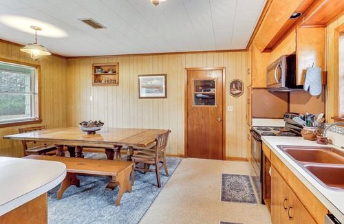 Hickory Plains House | Hunters Hideaway in Hazen w/Yard: Dogs Welcome!