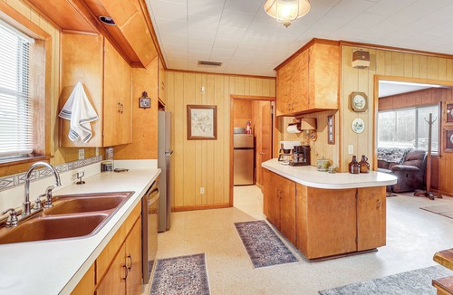 Hickory Plains House | Hunters Hideaway in Hazen w/Yard: Dogs Welcome!