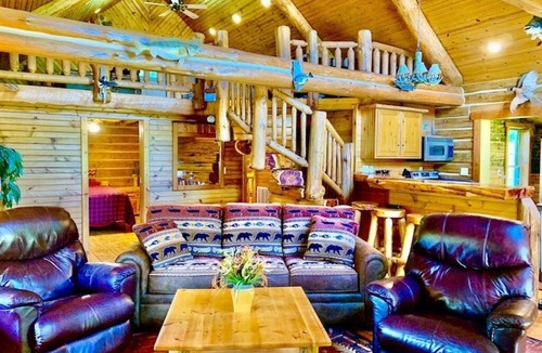 Dorchester Cabin | Hunters Hollow Lodge w/Outdoor Hot Tub