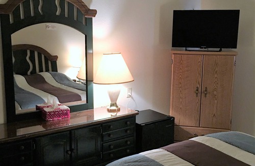 Chalk Hotel | Hunters Lodge Motel