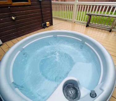 Malton Cabin | Hunters Lodge With Hot Tub
