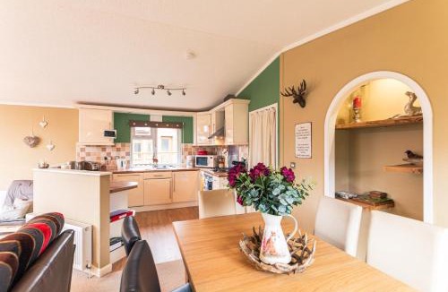 Malton Cabin | Hunters Lodge With Hot Tub