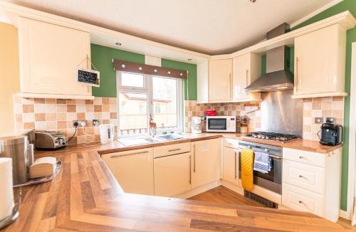 Malton Cabin | Hunters Lodge With Hot Tub