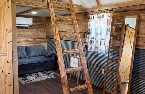 Pope County Cabin | Hunting Cabin with breathtaking views surrounded by The Shawnee National Forest.