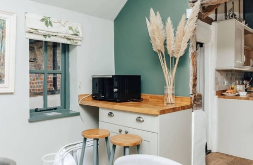 Henley House | Hunts Cottage - Pet Friendly - From 200 Per Night