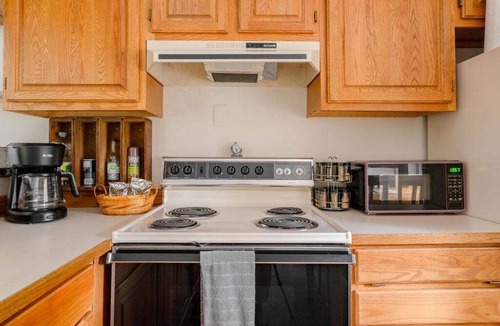 Skykomish Cabin | Hunts Hut: spa, riverfront view, generator, 15mi to ski hill!