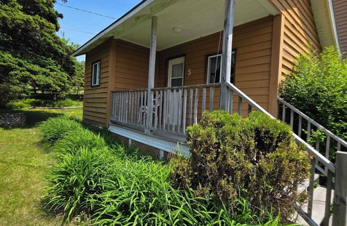 Hunts Point Cabin | Hunts Point 1-BR Coastal Retreat - Cottage # 5