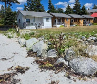 Hunts Point House | Hunts Point 2-Bed Coastal Retreat - Cottage # 9