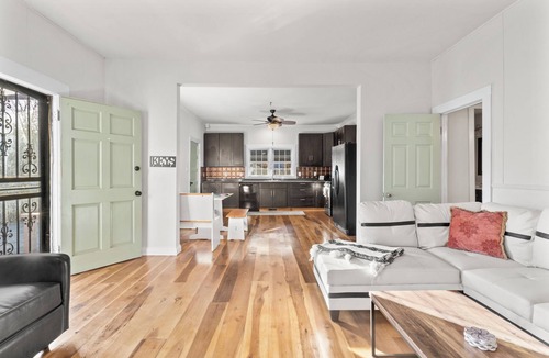 Huntsville House | Huntsville’s Blue Cedar-porch Getaway