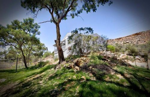 Younghusband House | Huntuby - 1908 East Front Road