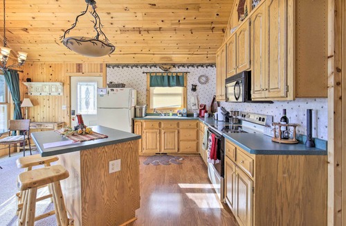 Pine Lake Cabin | Hurley Lakefront Hideaway w/Fire Pit & Dock!
