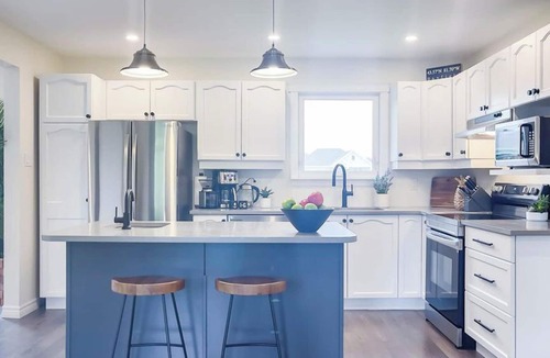 Bayfield House | Huron Time - King bed!