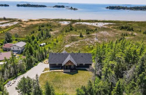 South Bruce Peninsula House | Huronia Luxury Lakefront Views and Game Room