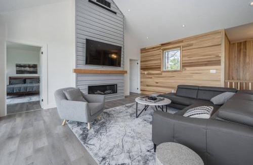 South Bruce Peninsula House | Huronia Luxury Lakefront Views and Game Room