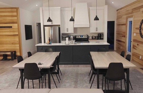 South Bruce Peninsula Cottage | Huronia Luxury: Lakefront Views and Game Room