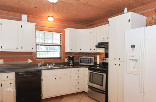 Oxford House | Hurricane Hideaway - Cabin 6