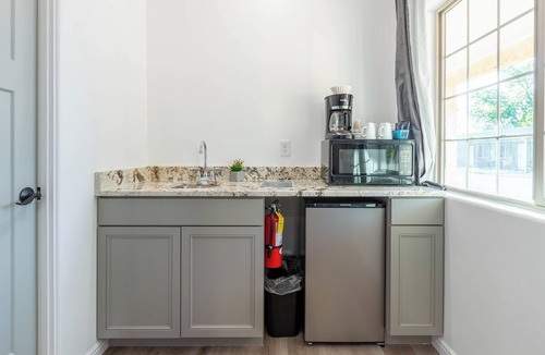 Hurricane Hotel | Hurricane Hideaway Lodging
