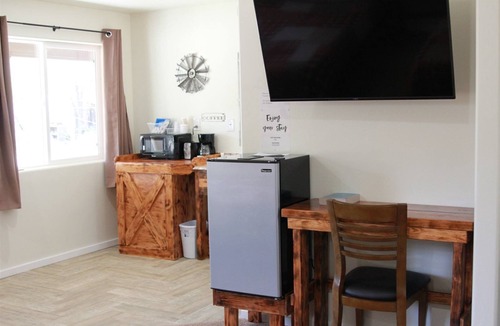 Hurricane Hotel | Hurricane Hideaway Lodging