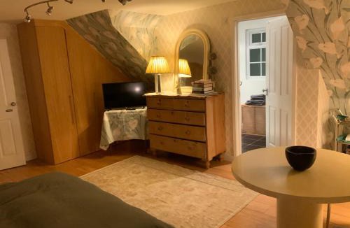 Camberley Bed & Breakfast | Hurstbourne