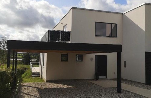 Brabrand Apartment | Hus med søudsigt