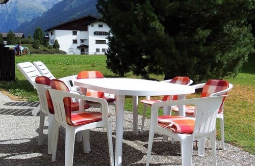 Klosters-Serneus Apartment | Hus Radaz EG 2½-Zimmerwohnung by Interhome