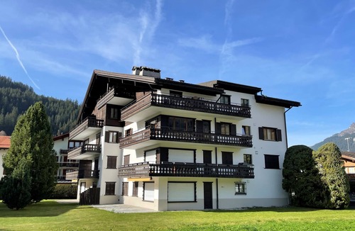 Klosters-Serneus Apartment | Hus Radaz EG 2½-Zimmerwohnung by Interhome