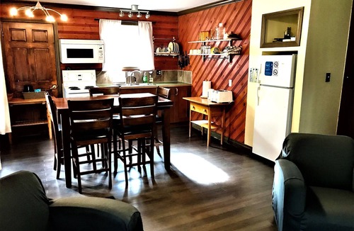 Purdy Cabin | Hush Lodge & Cottages
