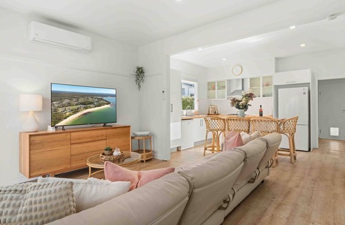 Huskisson House | Husky Beach House by Experience Jervis Bay