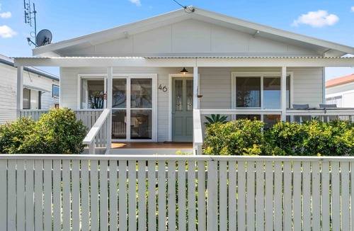 Huskisson House | Husky Beach House by Experience Jervis Bay