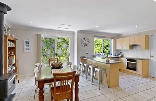 Huskisson House | Husky House by Experience Jervis Bay