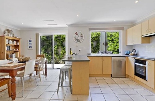 Huskisson House | Husky House by Experience Jervis Bay